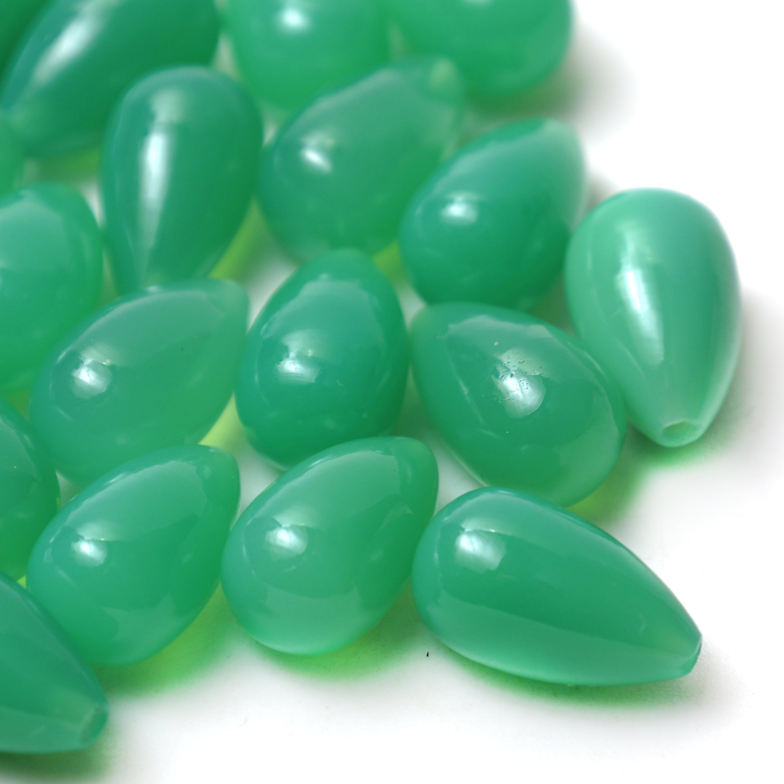 Chrysoprase Chalcedony Smooth Teardrop Briolette 8×14mm – Top Half Drill Gemstone Drops